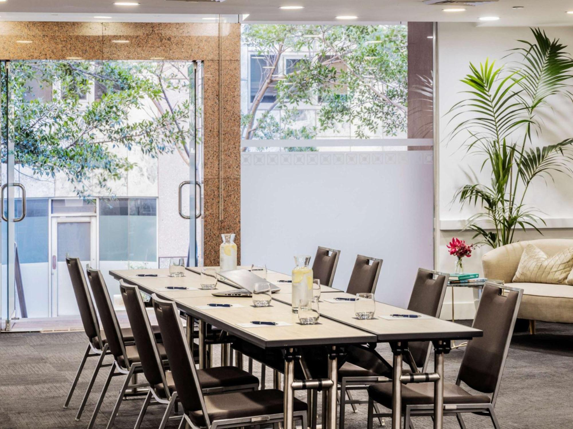 The Sebel Quay West Suites Sydney Esterno foto Meeting room