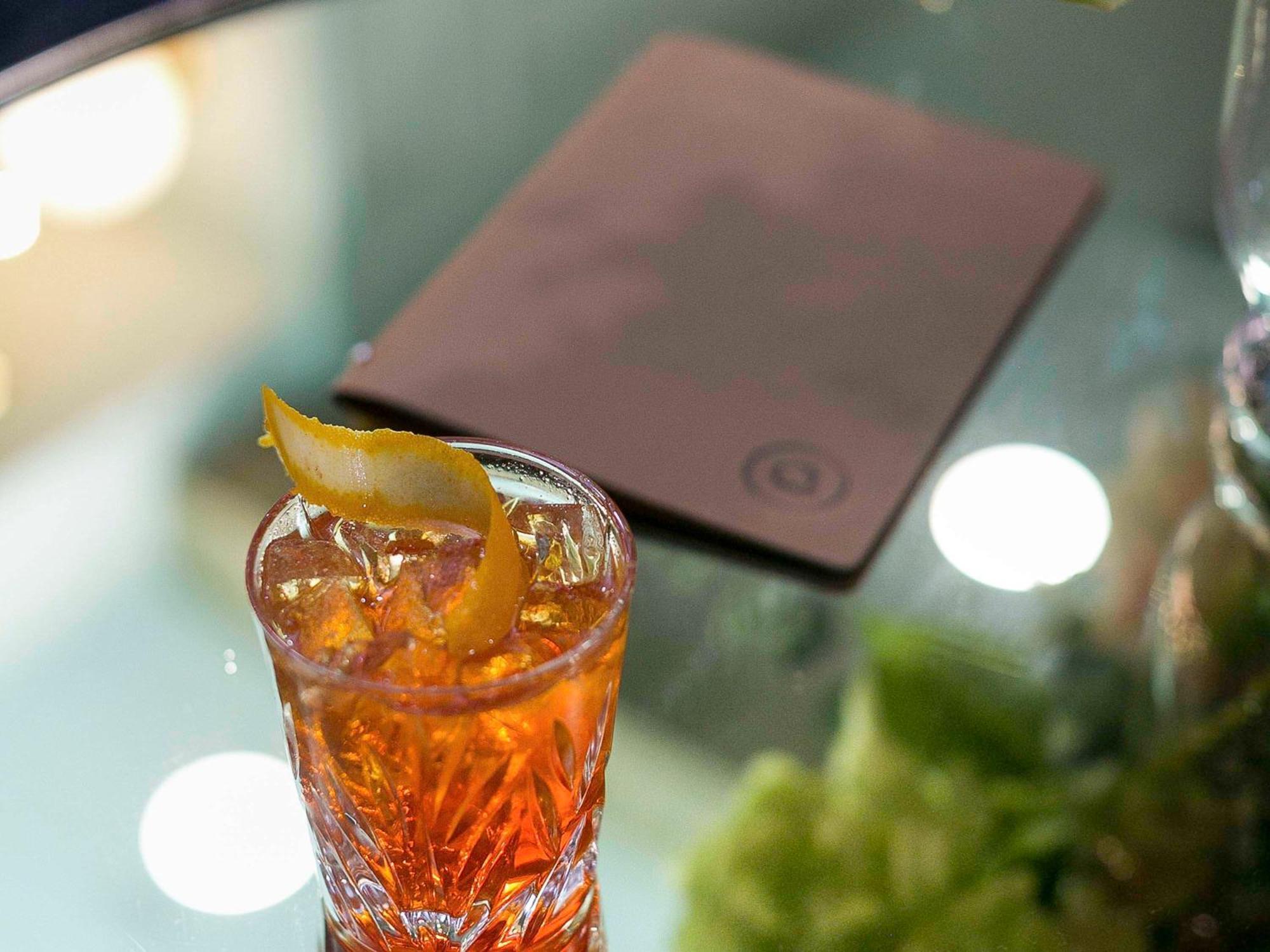 The Sebel Quay West Suites Sydney Esterno foto A Negroni cocktail
